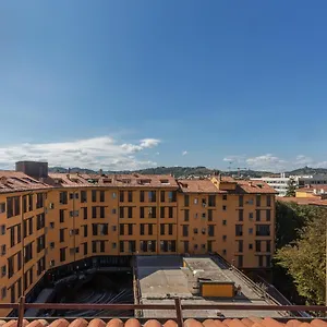New!apt 2 Min Walk From Central Station Apartamento
